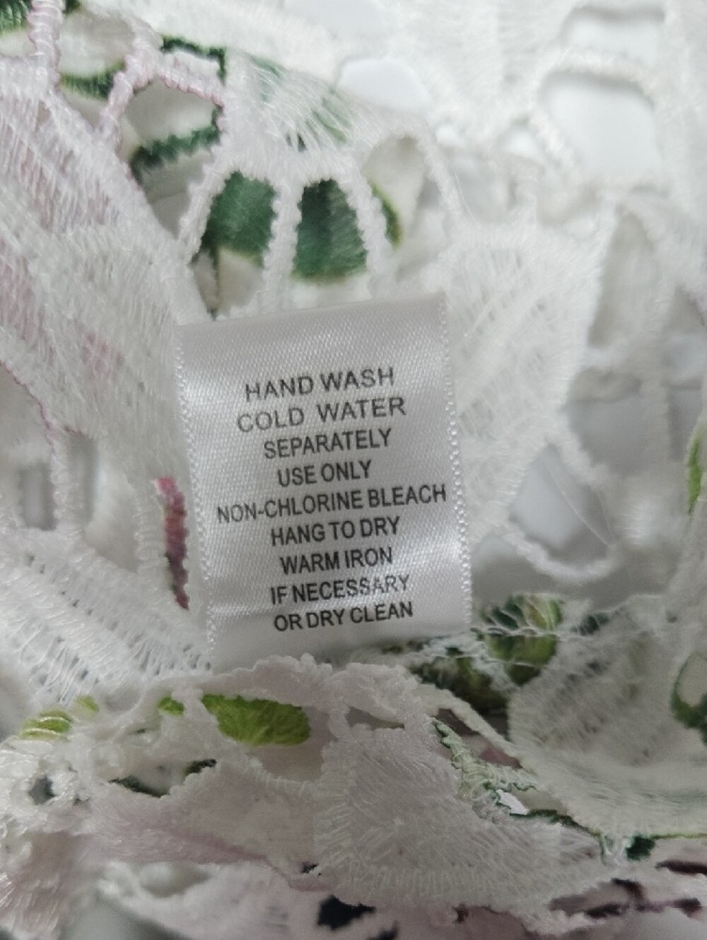 Rabbit Rabbit Rabbit Designs White Embroidered Floral Lace Cardigan   Medium - Picture 5 of 7